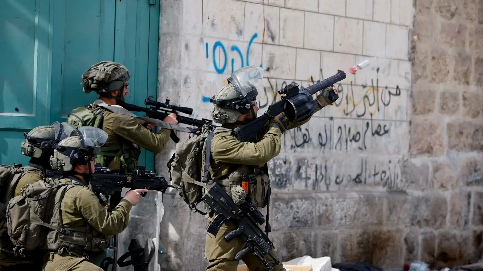 الجيش الإسرائيلي يعلن قتل فلسطيني بزعم تورطه في عملية بروقين