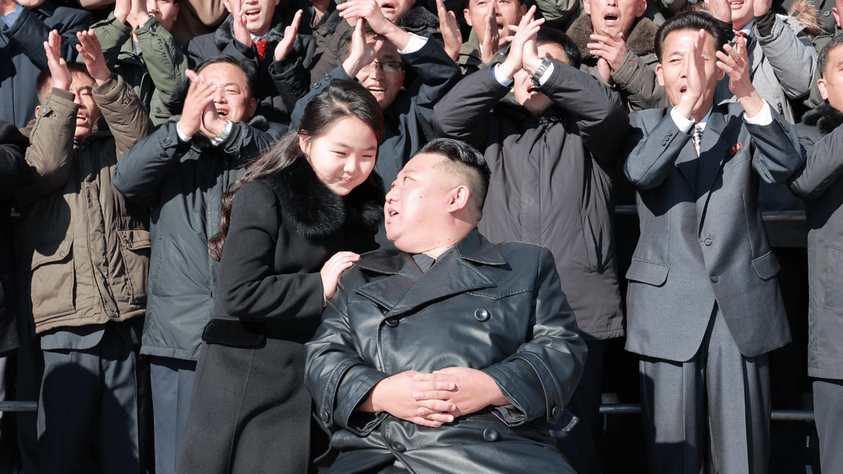 هل ستخلف ابنة رئيس كوريا الشمالية والدها في الحكم؟