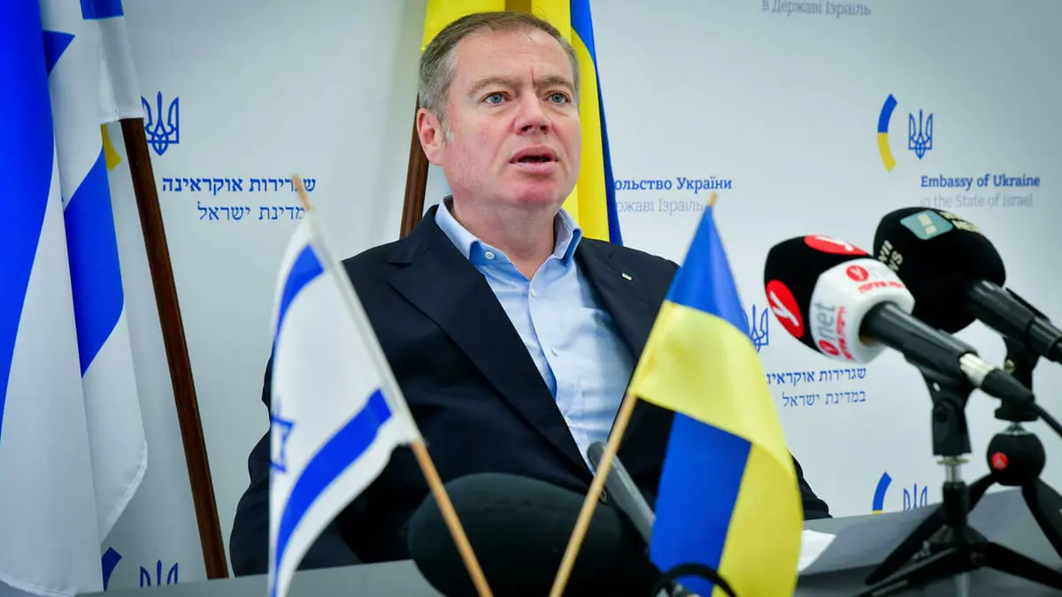 إسرائيل تتعهد بمنح أوكرانيا قرضا ماليا وأجهزة إنذار ومعدات لتحييد الألغام