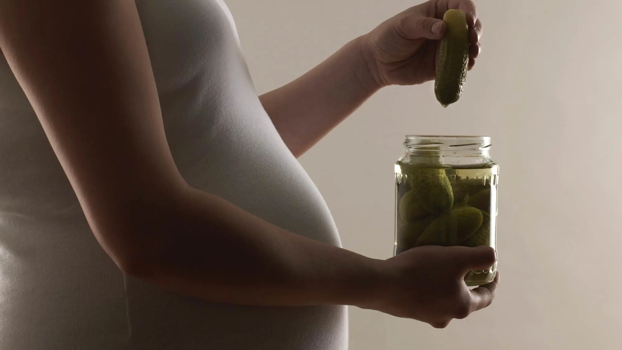 3 أسباب وراء اشتهاء المرأة الحامل أطعمة معينة