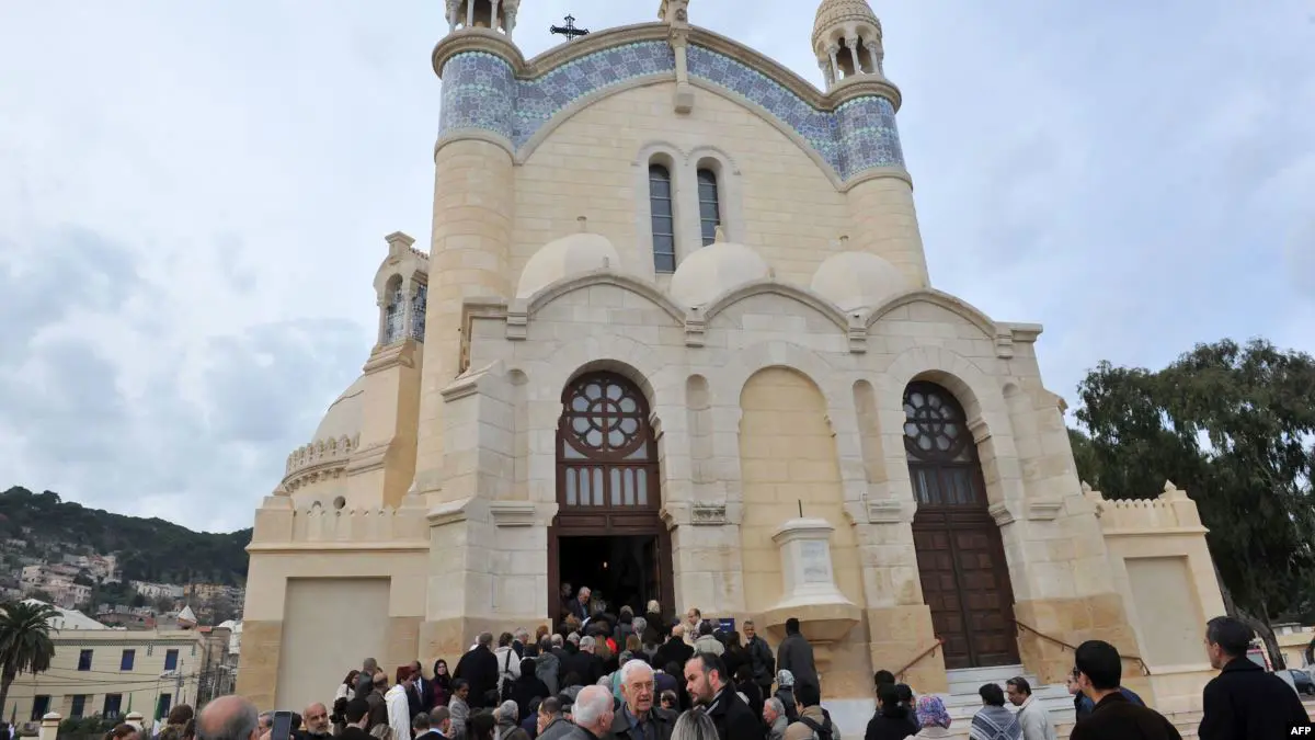 رصدت أنشطة تبشيرية.. الجزائر تغلق دور عبادة مسيحية غير مرخصة (فيديو)