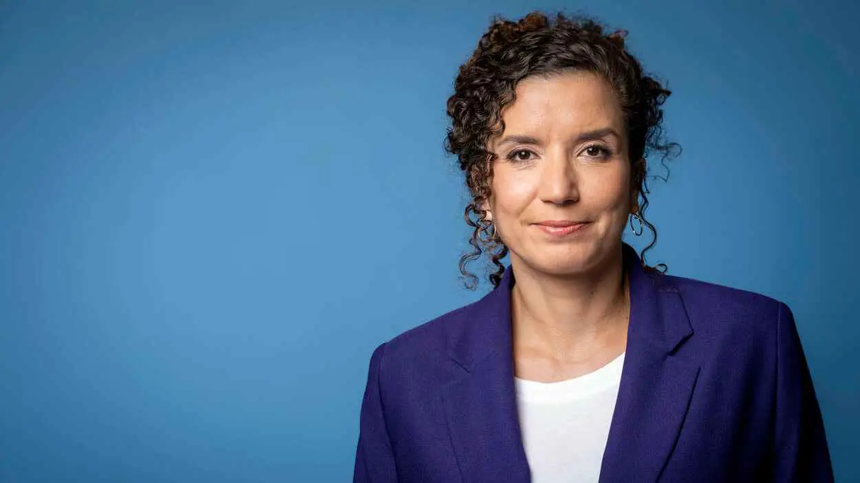 أصلها مغربي… من هي وزيرة المالية الجديدة في الحكومة الهولندية؟