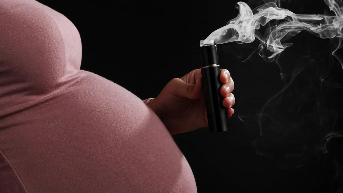 دراسة: التدخين الإلكتروني آمن على صحة الحامل والجنين