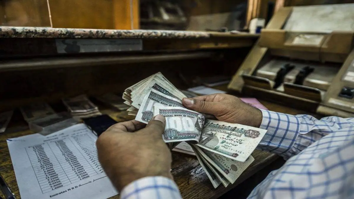 بعد نزوله عن حاجز الـ17 لأول مرة منذ عامين.. لماذا انخفض الدولار الأمريكي أمام الجنيه المصري؟