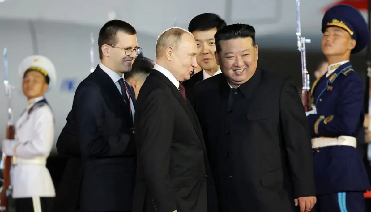 بوتين يهدي زعيم كوريا الشمالية سيارة فاخرة ومجموعة شاي وخنجر