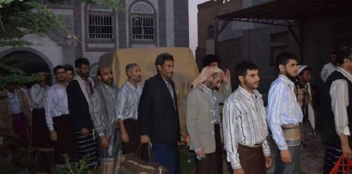 "الحوثيون" يعلنون الإفراج عن 32 محتجزاً لديهم في صنعاء