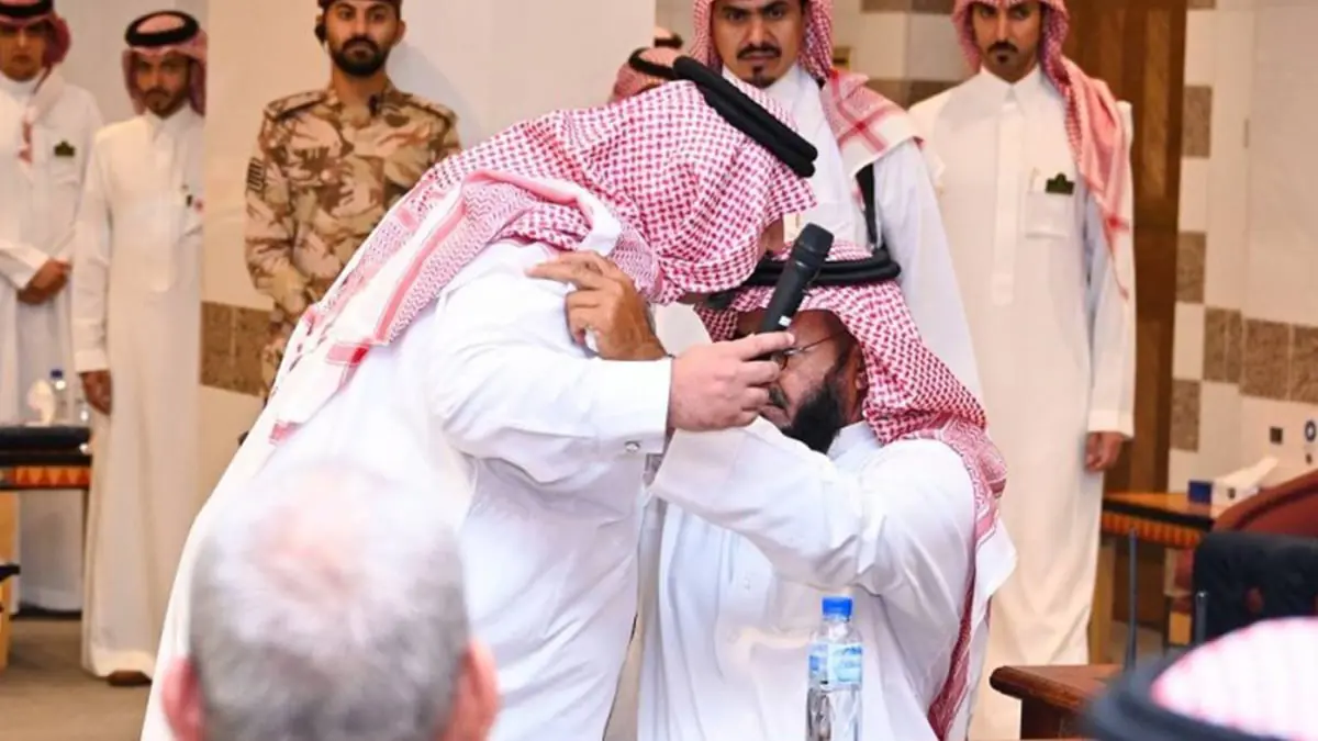 سعودي يعفو عن قاتل ابنه الوحيد (فيديو)