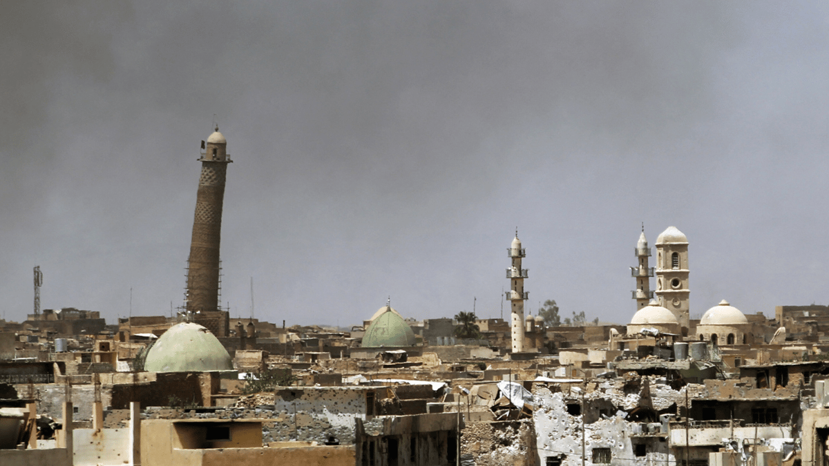العثور على 5 قنابل خبأها "داعش" بجدار مسجد في الموصل