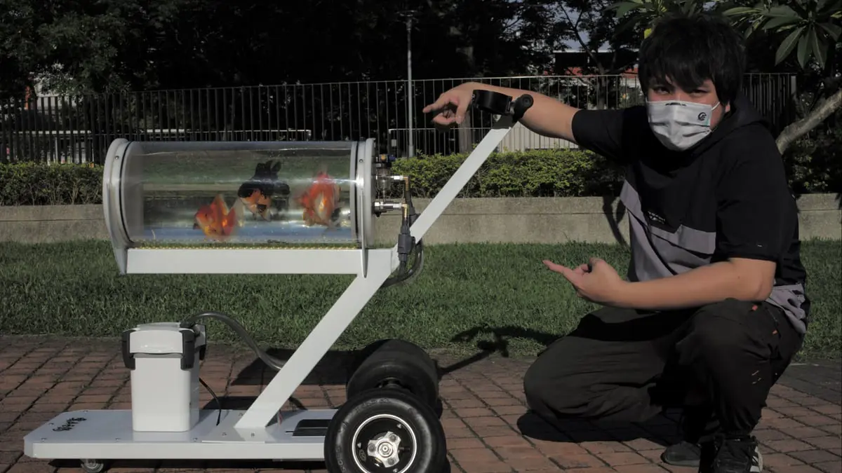 تايواني يخترع عربة متحركة لأسماكه من أجل "النزهات"