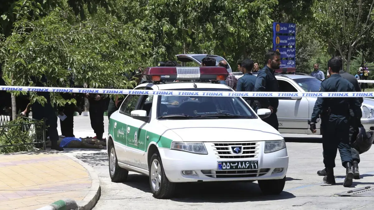 إيران.. 3 قتلى من الشرطة في اشتباك مع مسلح بطهران