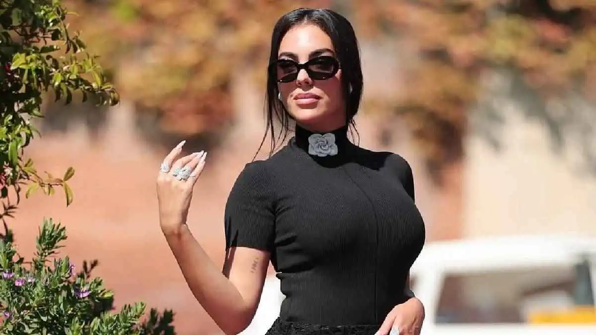 جورجينا تسرق الأضواء بـ"خاتم رونالدو" في مهرجان فينيسيا السينمائي (صور)