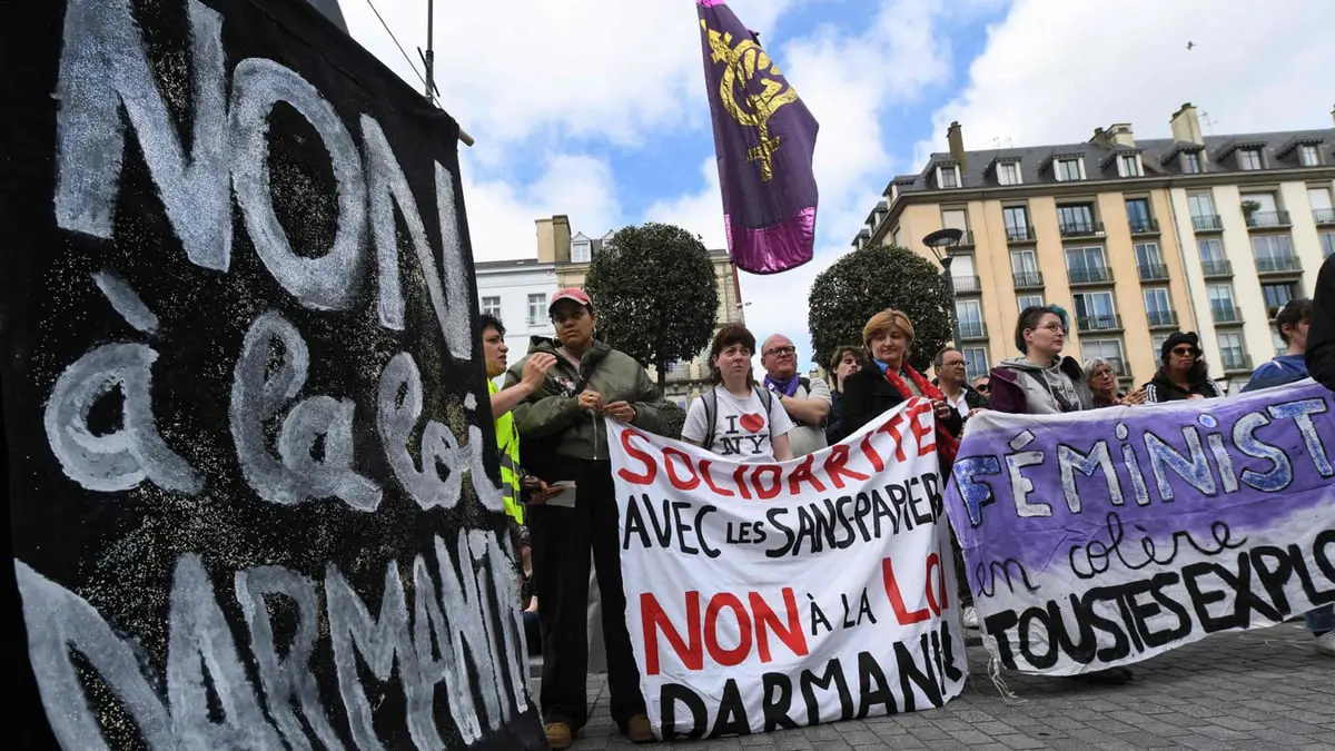 "لوفيغارو": غالبية الفرنسيين يؤيدون إجراء استفتاء حول الهجرة