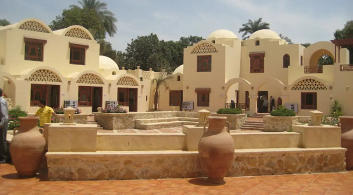 وزارة السياحة المصرية تتجه الى سياحة الحرف اليدوية