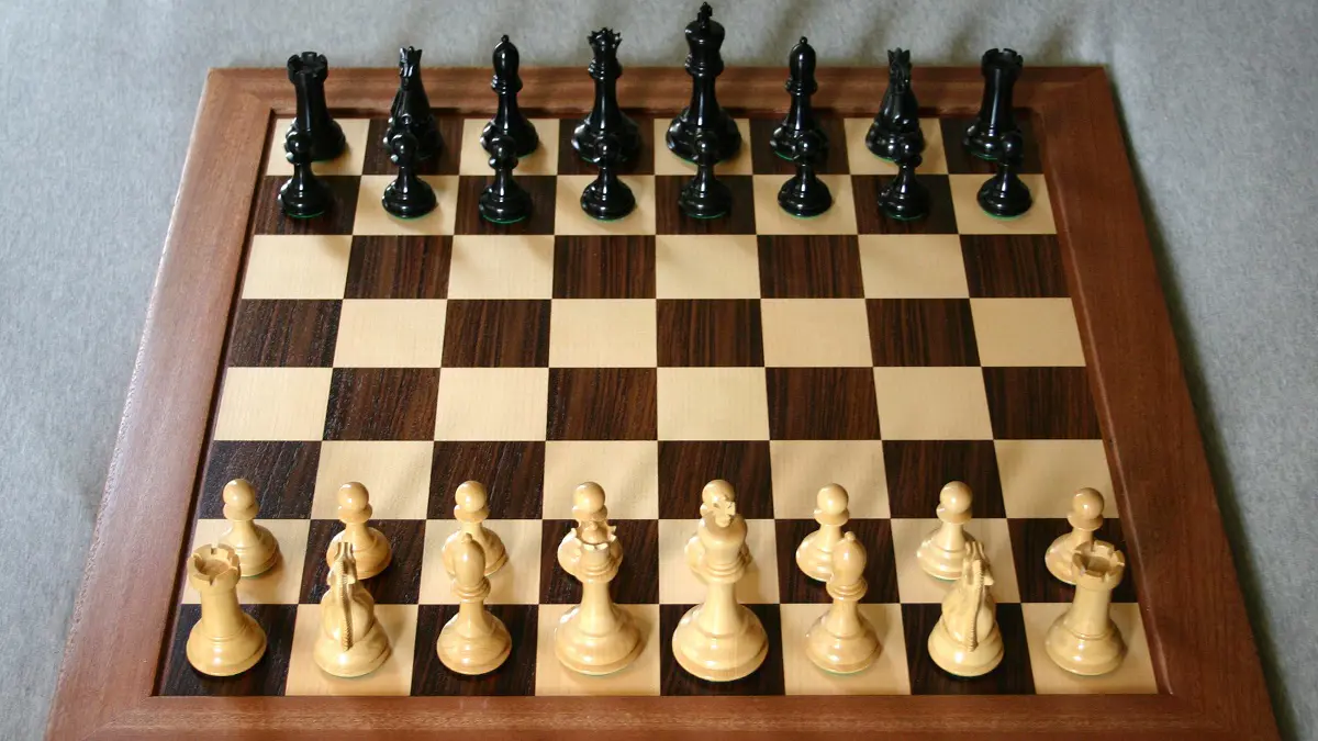 بيع قطعة شطرنج أثرية بأكثر من مليون دولار (صور)