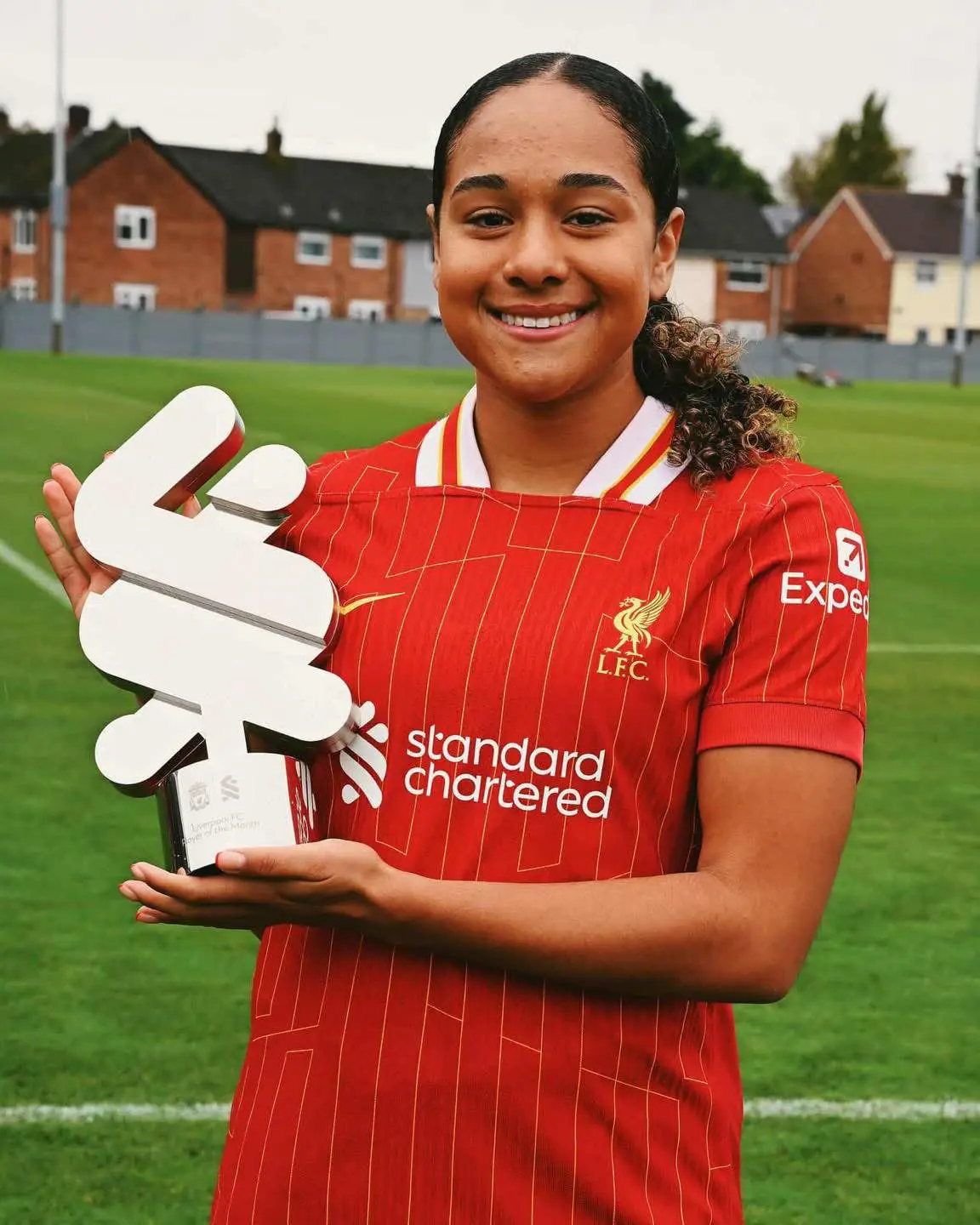 أوليفيا سميث لاعبة ليفربول الإنجليزي