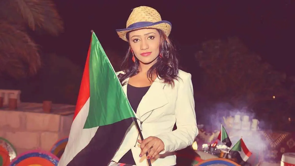 تعاطف مع الفنانة السودانية منى مجدي المصابة بالسرطان عقب نشرها صورة مؤثرة