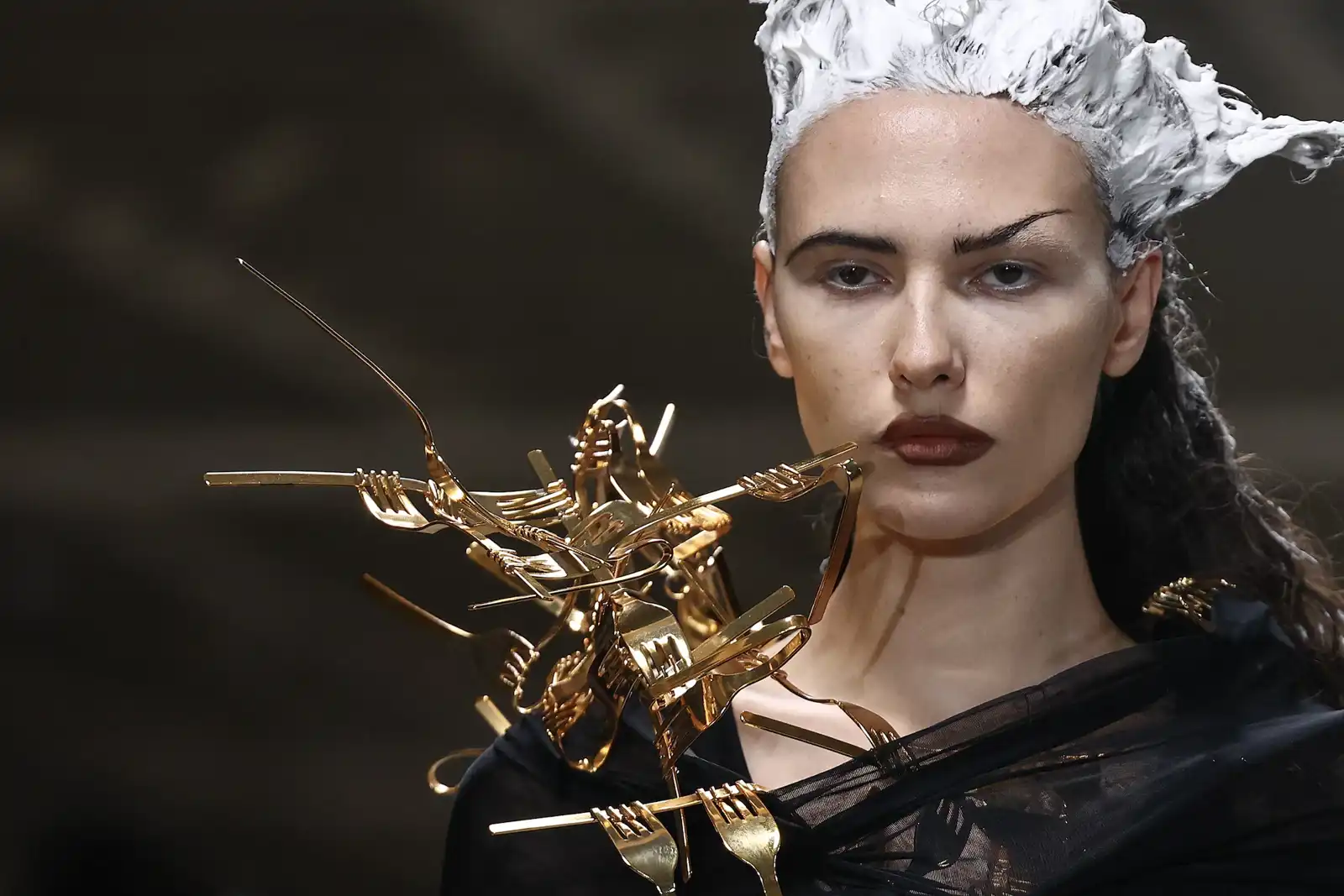 عرض لملابس ذكية في أسبوع الموضة بباريس 