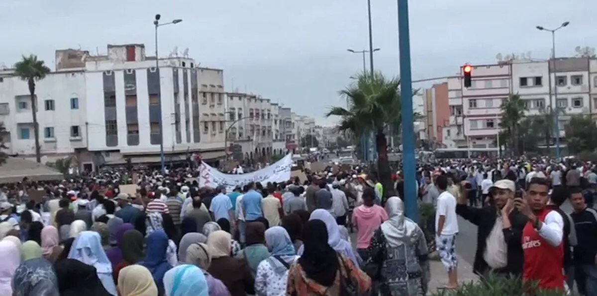 عشرات المغاربة يتظاهرون ضد "أسلمة السياسة" في بلدهم