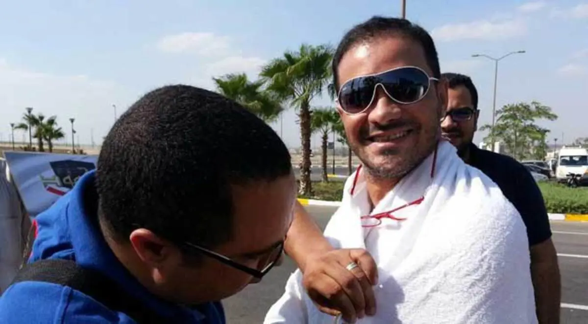 صور.. محمد رجب يسافر لأداء فريضة الحج