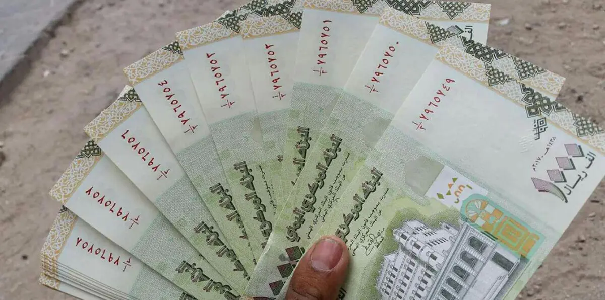ميليشيات الحوثي تصادر أموال محال الصرافة في صنعاء