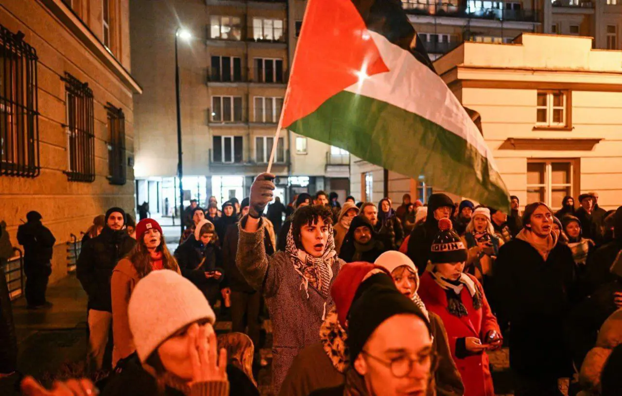 جانب من الوقفة الاحتجاجية في وارسو