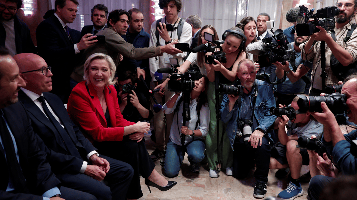 لوموند: فرنسا مهددة بـ"فوضى سياسية" بعد الانتخابات التشريعية