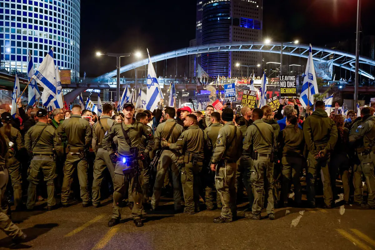 آلاف المتظاهرين في تل أبيب يطالبون برحيل حكومة نتنياهو "الفاسدة" 