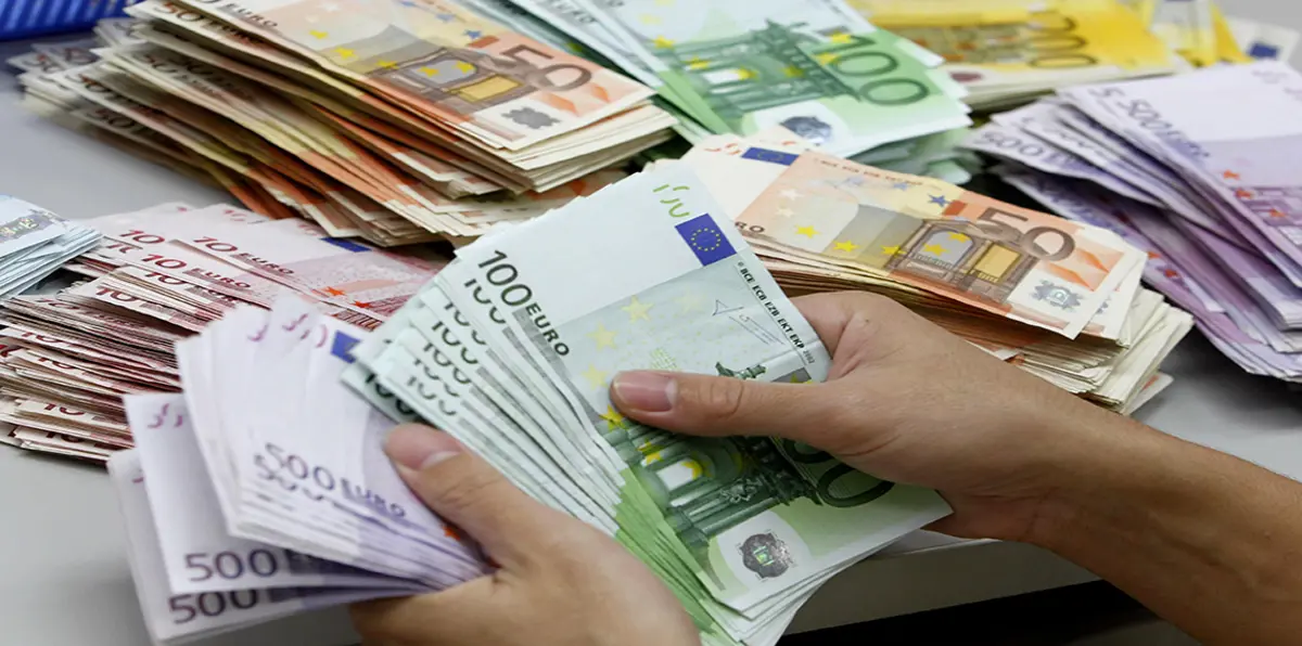 اليورو يرتفع لأعلى مستوى في 10 أيام بعد تصريحات المركزي الأوروبي