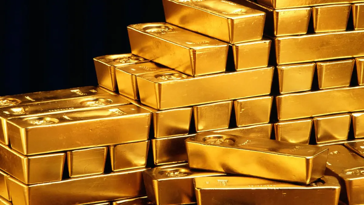 تراجع أسعار الذهب قرب أدنى مستوى لها منذ عامين ونصف متأثرة بارتفاع الدولار