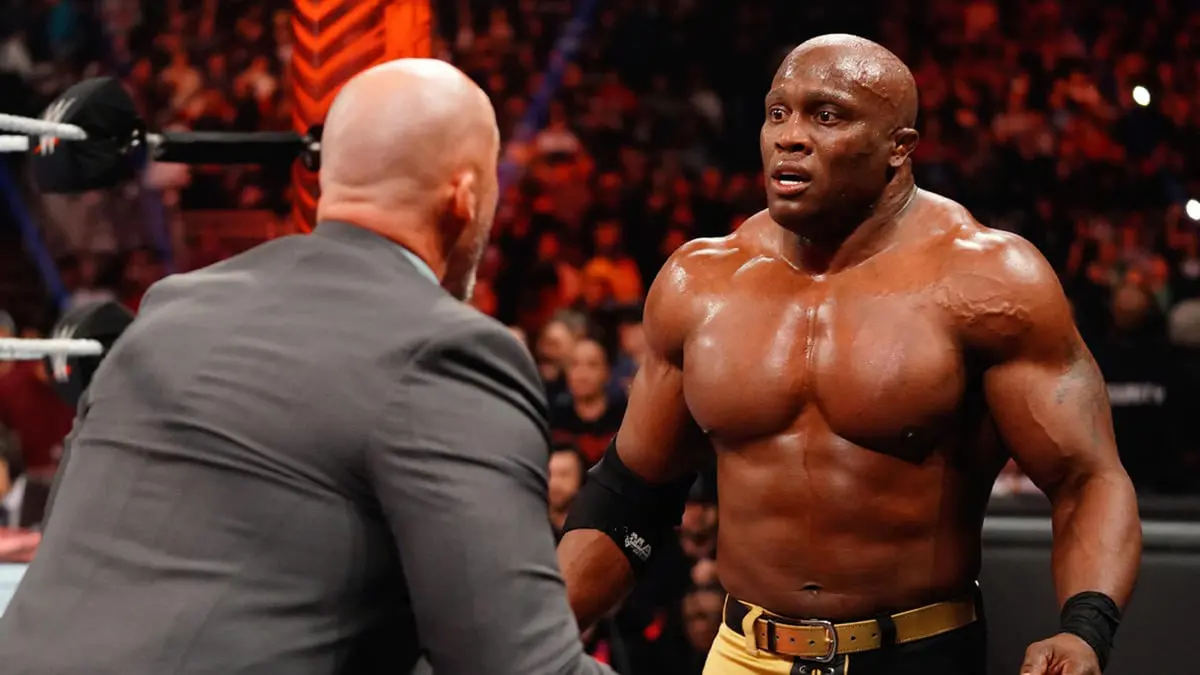 WWE تطرد النجم بوبي لاشلي لهجومه على حكم مباراته مع رولينز 
