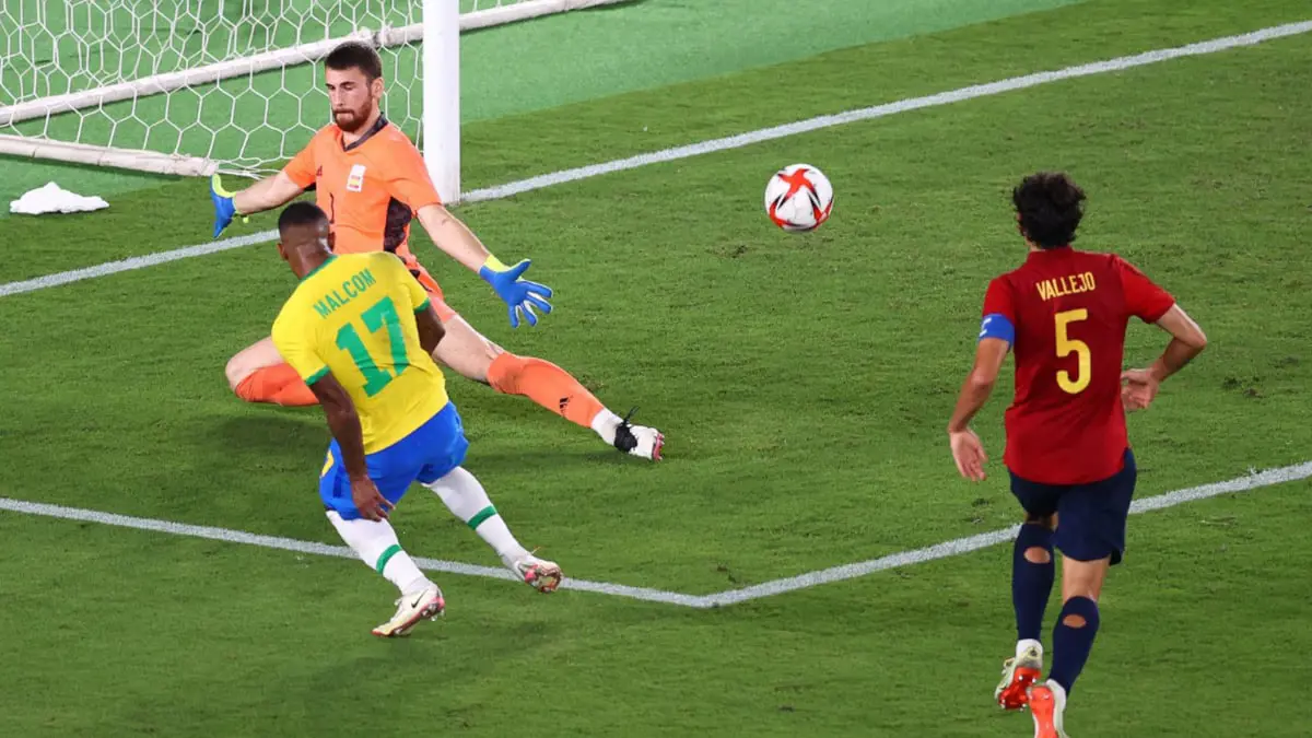 المنتخب البرازيلي يسقط إسبانيا ويتوج بذهبية كرة القدم في أولمبياد طوكيو