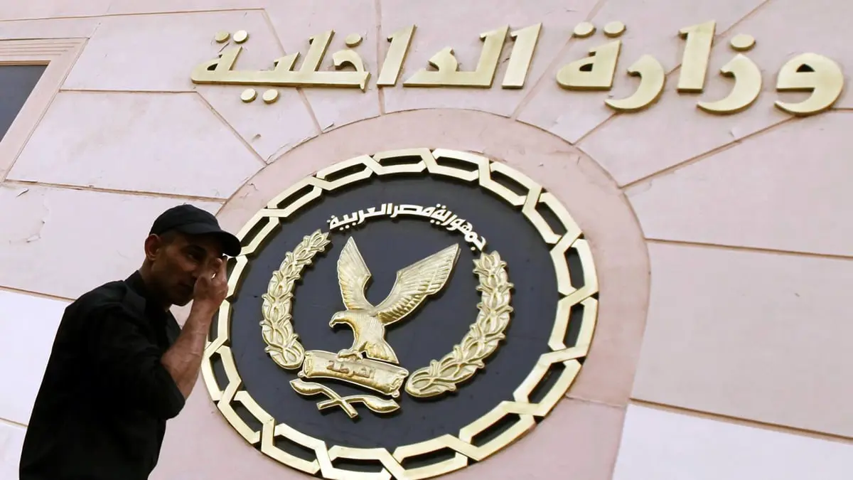 مصر.. إيقاف 3 رجال أمن وإحالتهم للتفتيش بعد الاعتداء على "سايس"