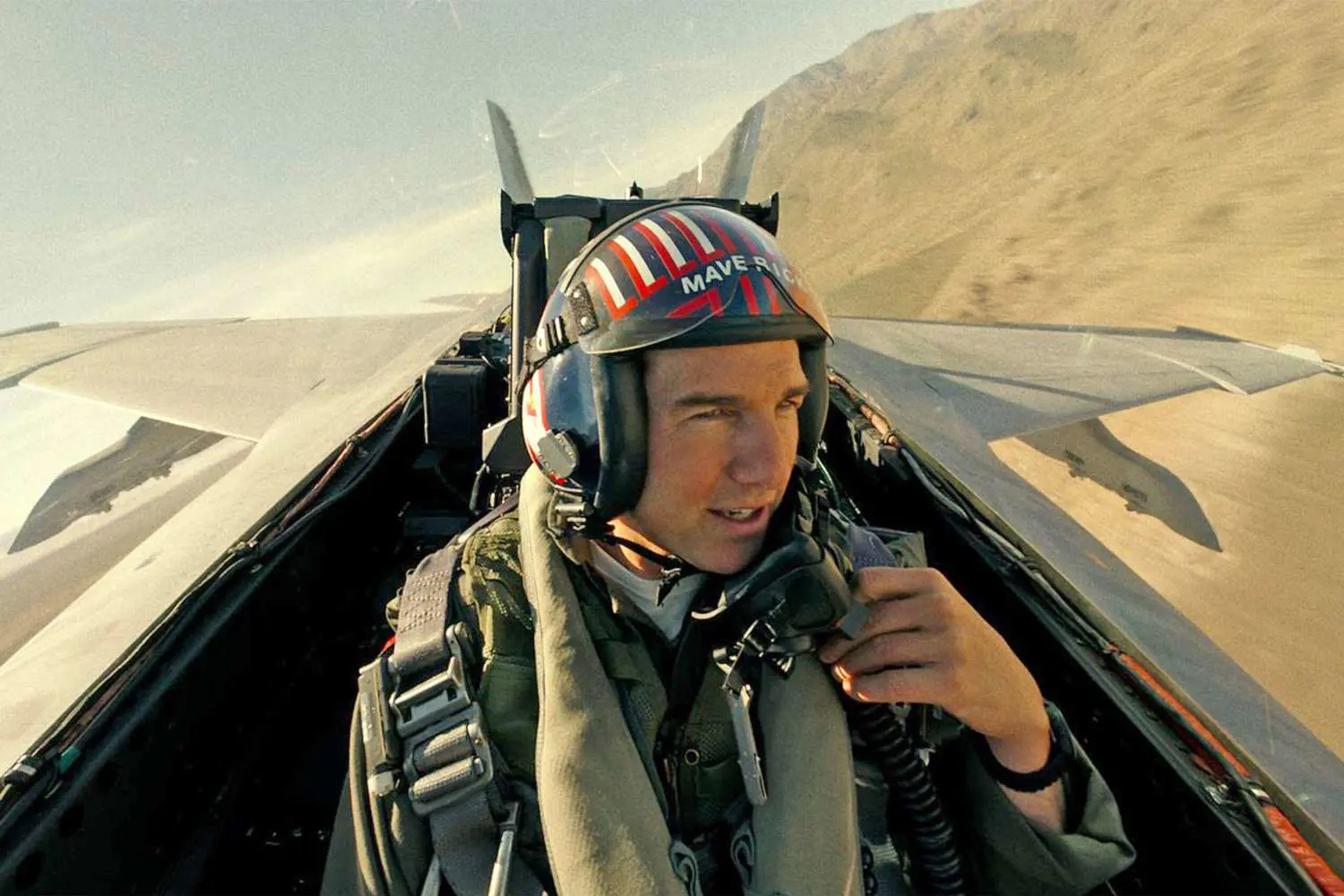 توم كروز في فيلم top gun 
