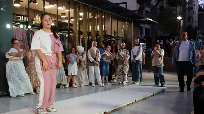 جزء من عرض الأزياء لمصابي متلازمة داون في سوريا