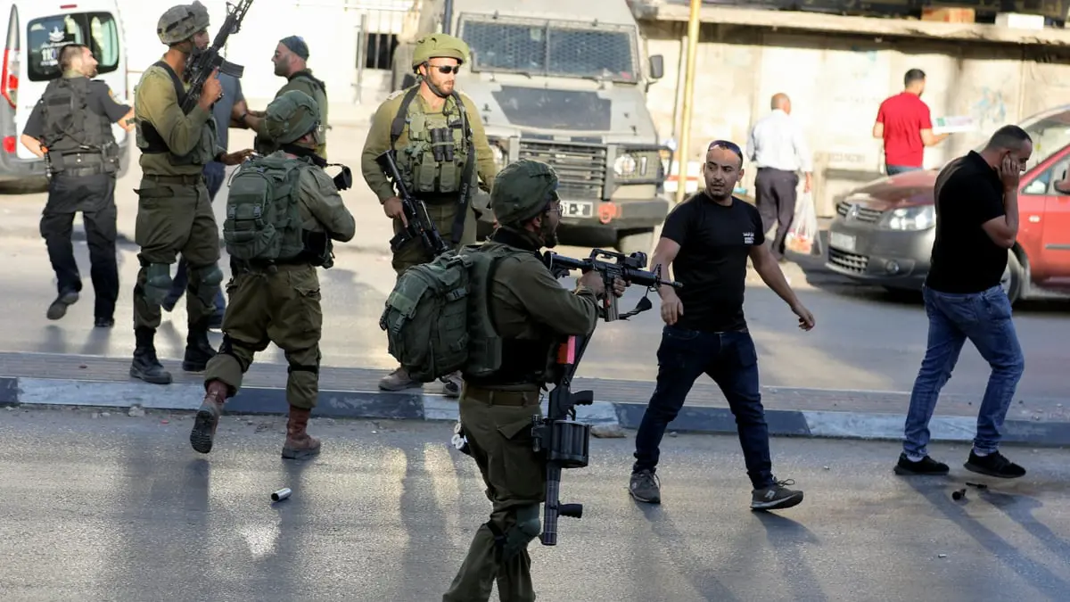الجيش الإسرائيلي يعتقل 23 فلسطينيًّا في الضفة الغربية