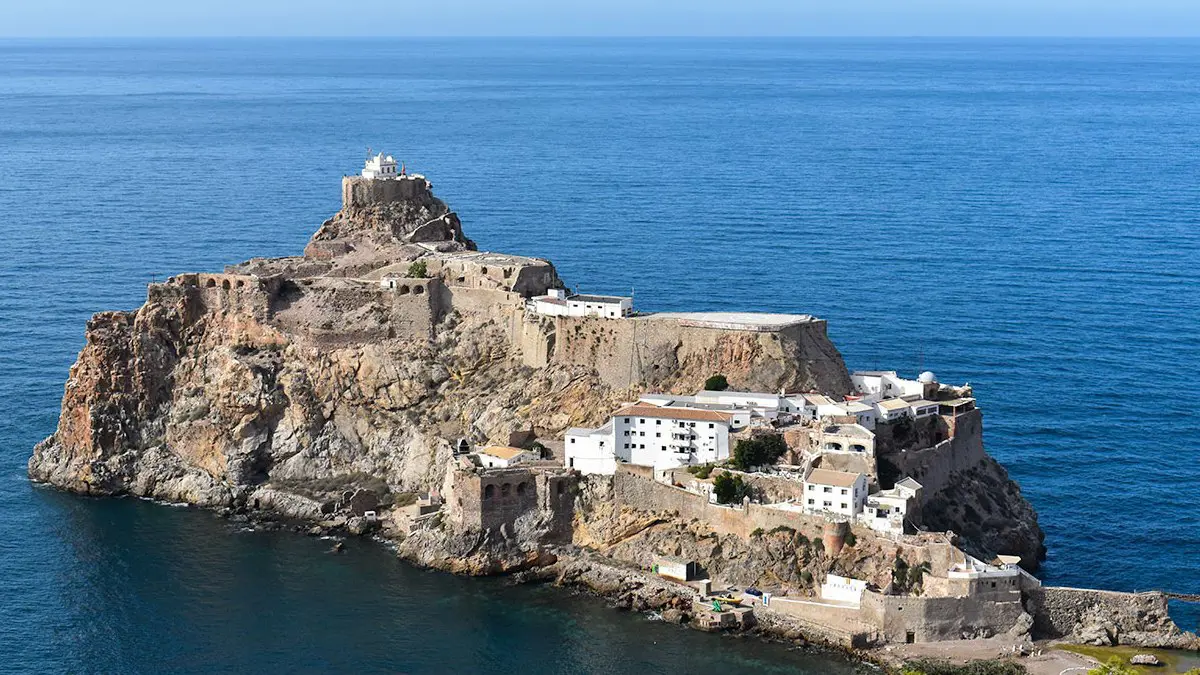 إسبانيا تحتج على إقامة المغرب مزرعة أسماك قرب الجزر الجعفرية