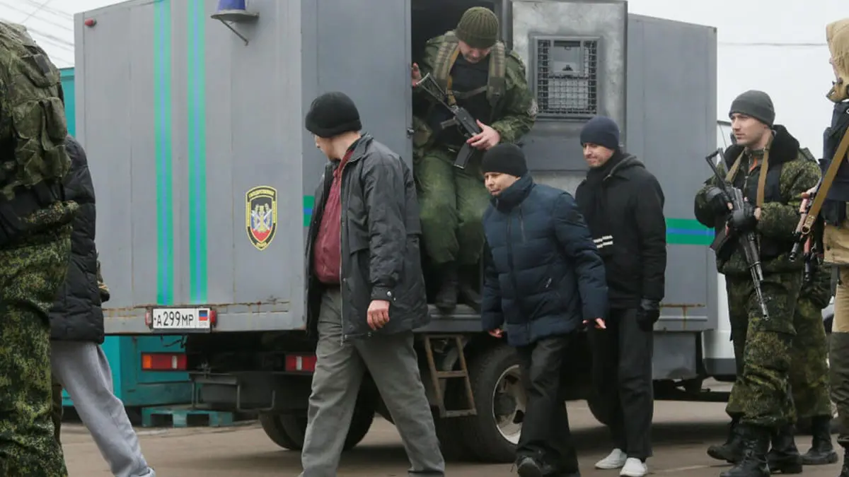 روسيا تسلم أوكرانيا 32 أسير حرب وجثمان متطوع إسرائيلي