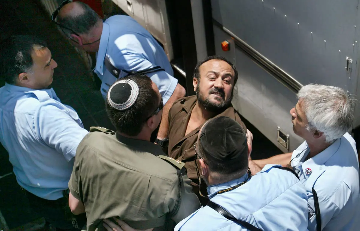 "شؤون الأسرى الفلسطينية": البرغوثي يتعرض لظروف عزل وإذلال قاسية
