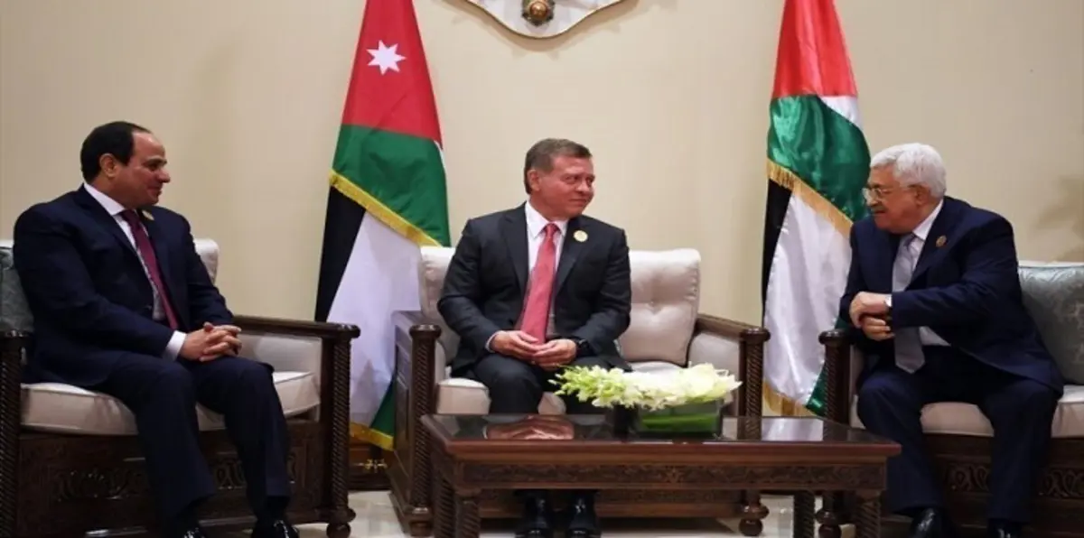 عاهل الأردن يجتمع بالسيسي وعباس على هامش القمة العربية