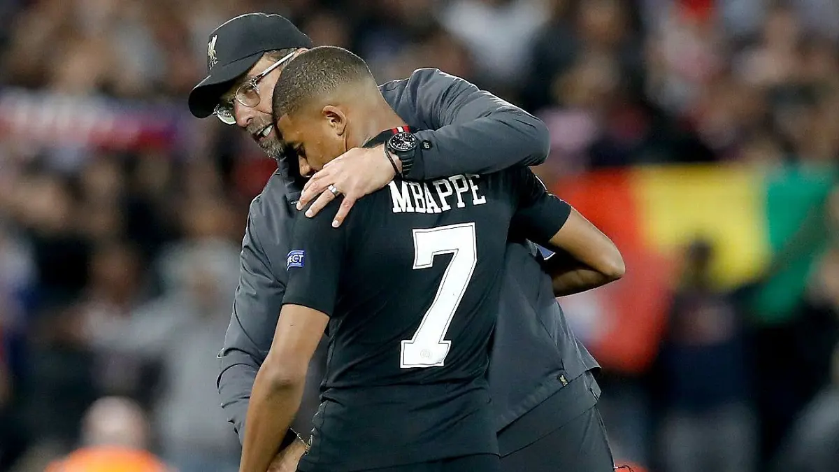 لماذا قام يورغن كلوب مدرب ليفربول بالاتصال بنجم باريس سان جيرمان؟