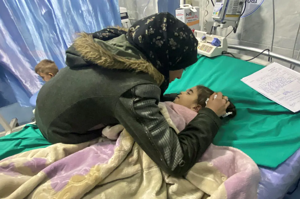 أطفال في ارتقاب الموت بمستشفيات غزة مع تفاقم أزمة الجوع (صور)