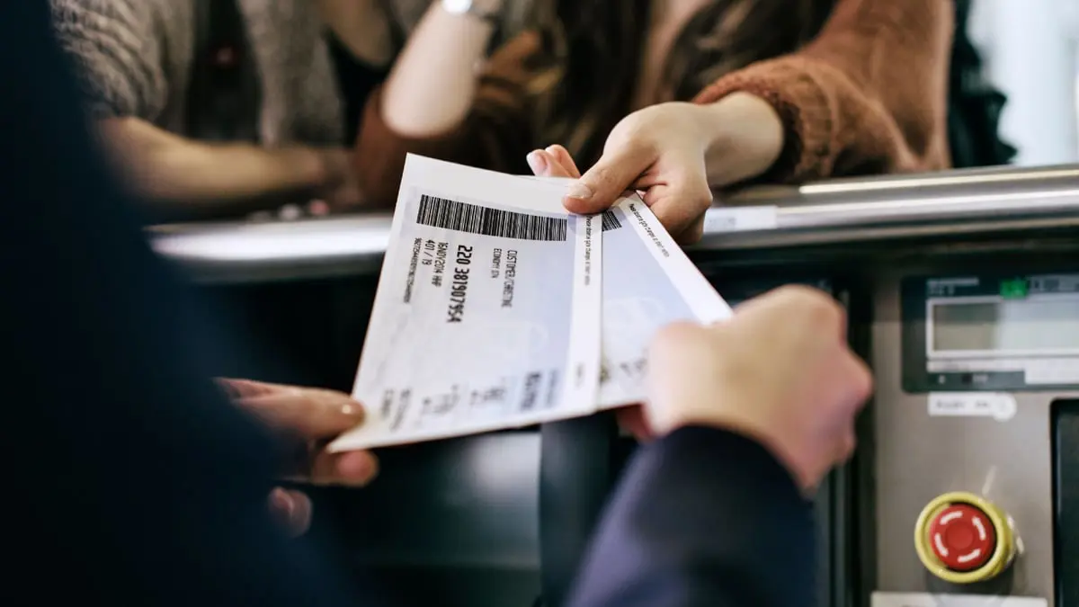 لماذا يجب إبراز بطاقة الصعود إلى الطائرة في السوق الحرة؟