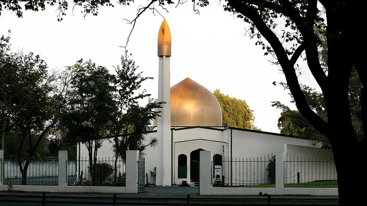 آلاف المصلين في باكستان يشكلون بأجسادهم صورة مسجد النور (فيديو)