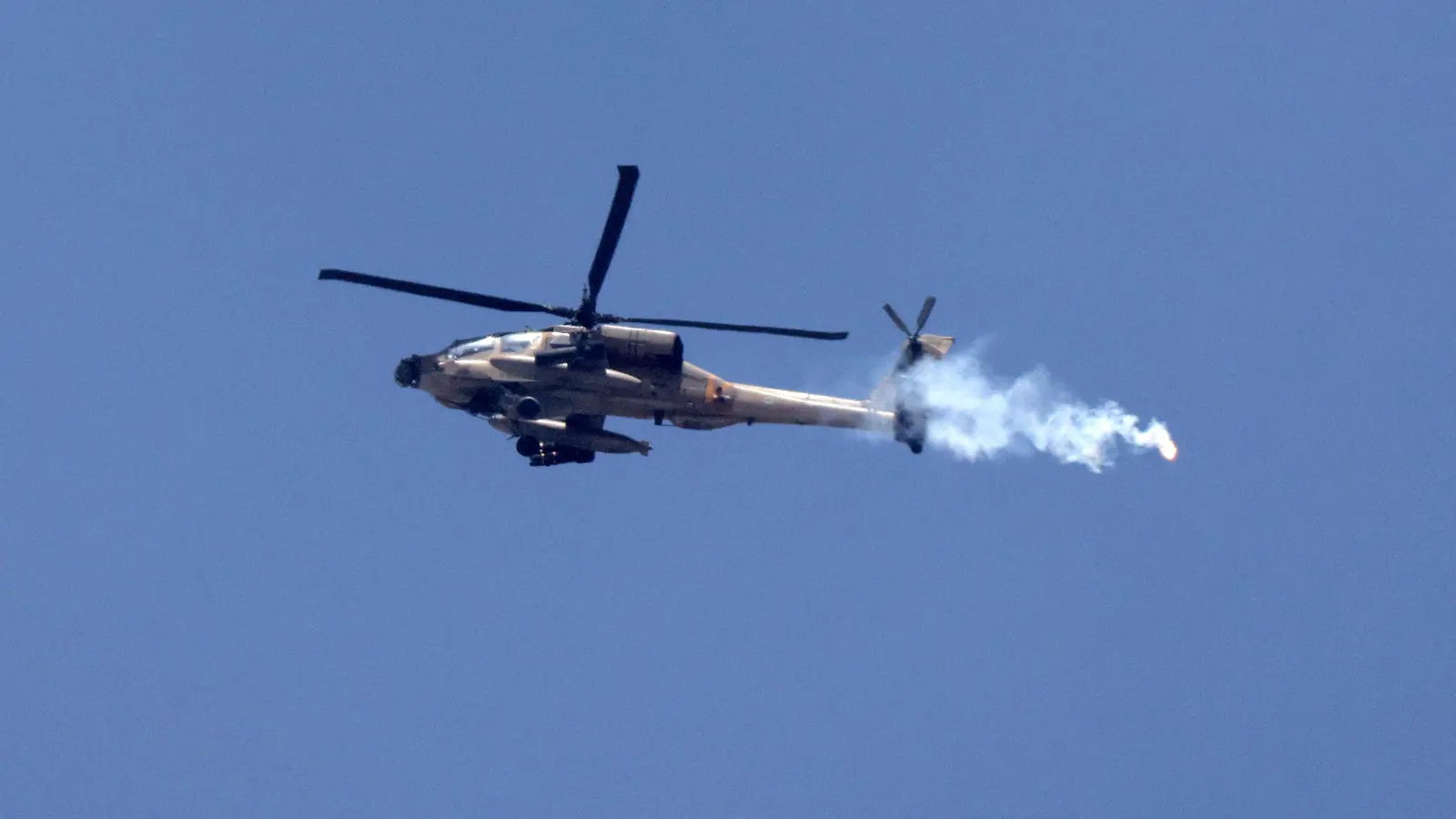 إعلام عبري: "حدث صعب" في غزة ومروحيات تنقل المصابين