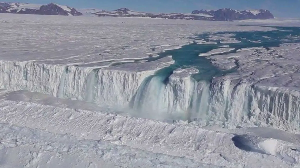 دراسات تحذر من مخاطر ذوبان جليد القطب الشمالي على كوكب الأرض
