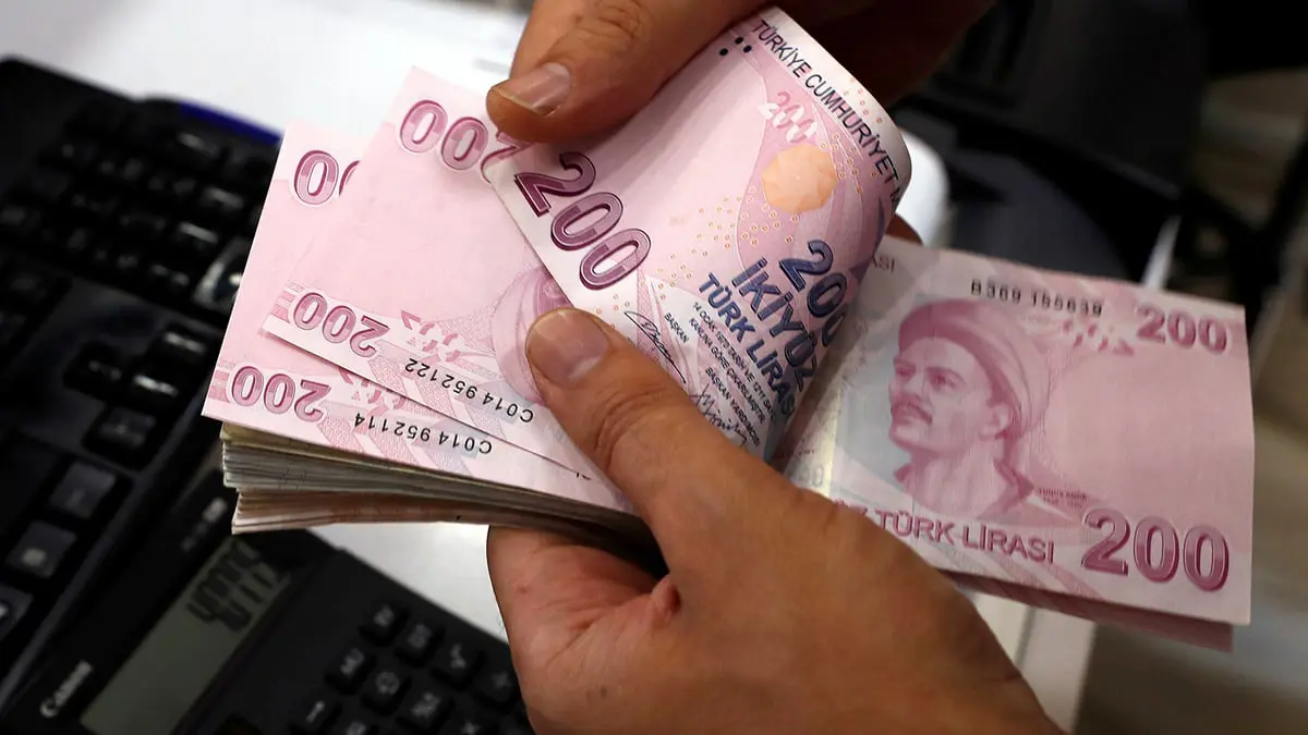الليرة التركية تسجل مستوى قياسيًا منخفضًا أمام الدولار الأمريكي‎‎