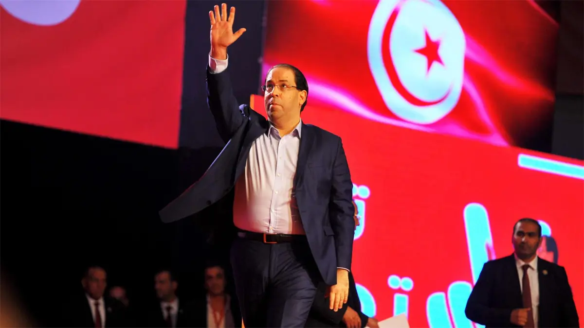 "جون أفريك": يوسف الشاهد يخطط للعودة إلى الحكم في تونس