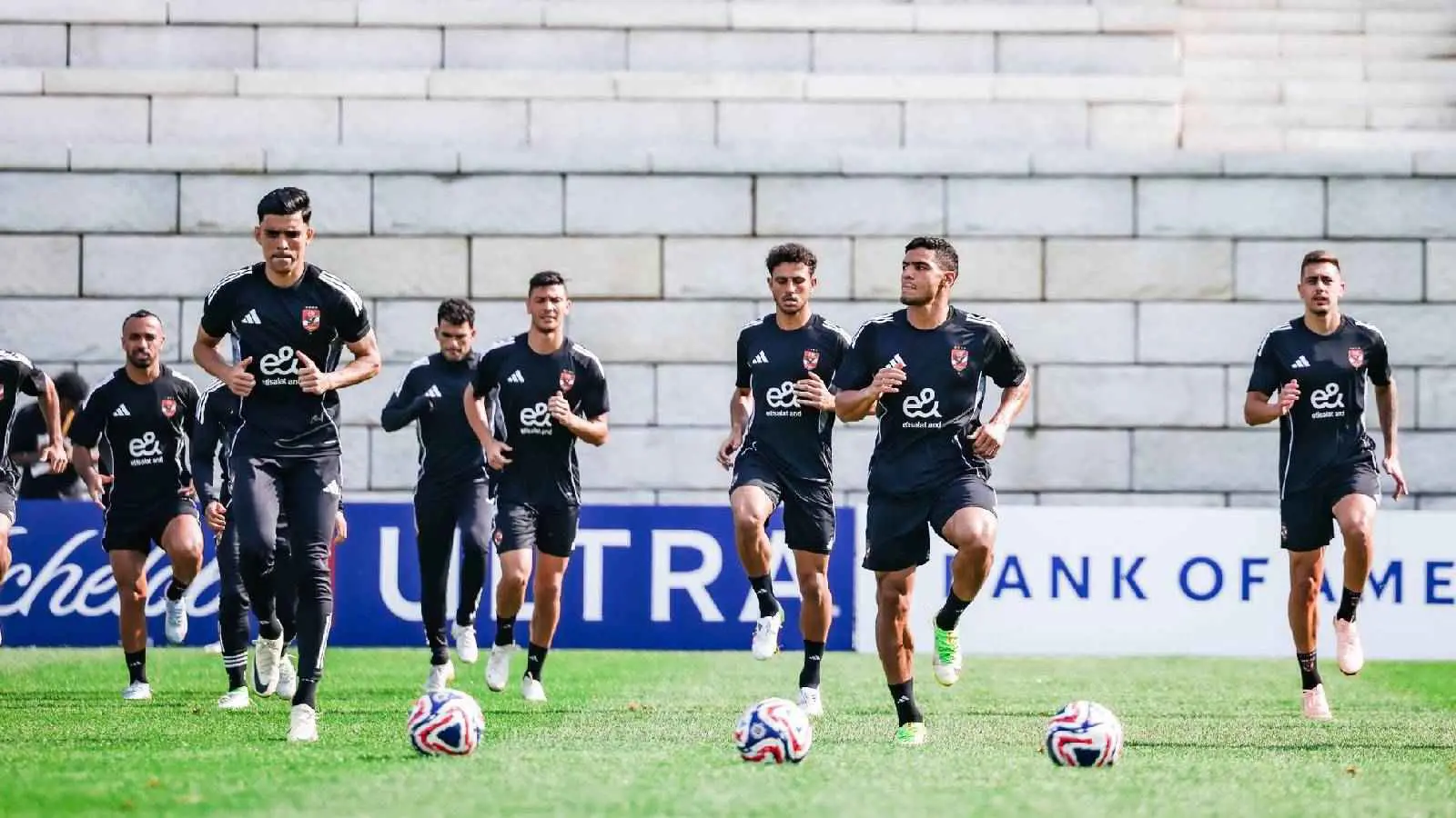 "زلزال العروض" يضرب الأهلي المصري