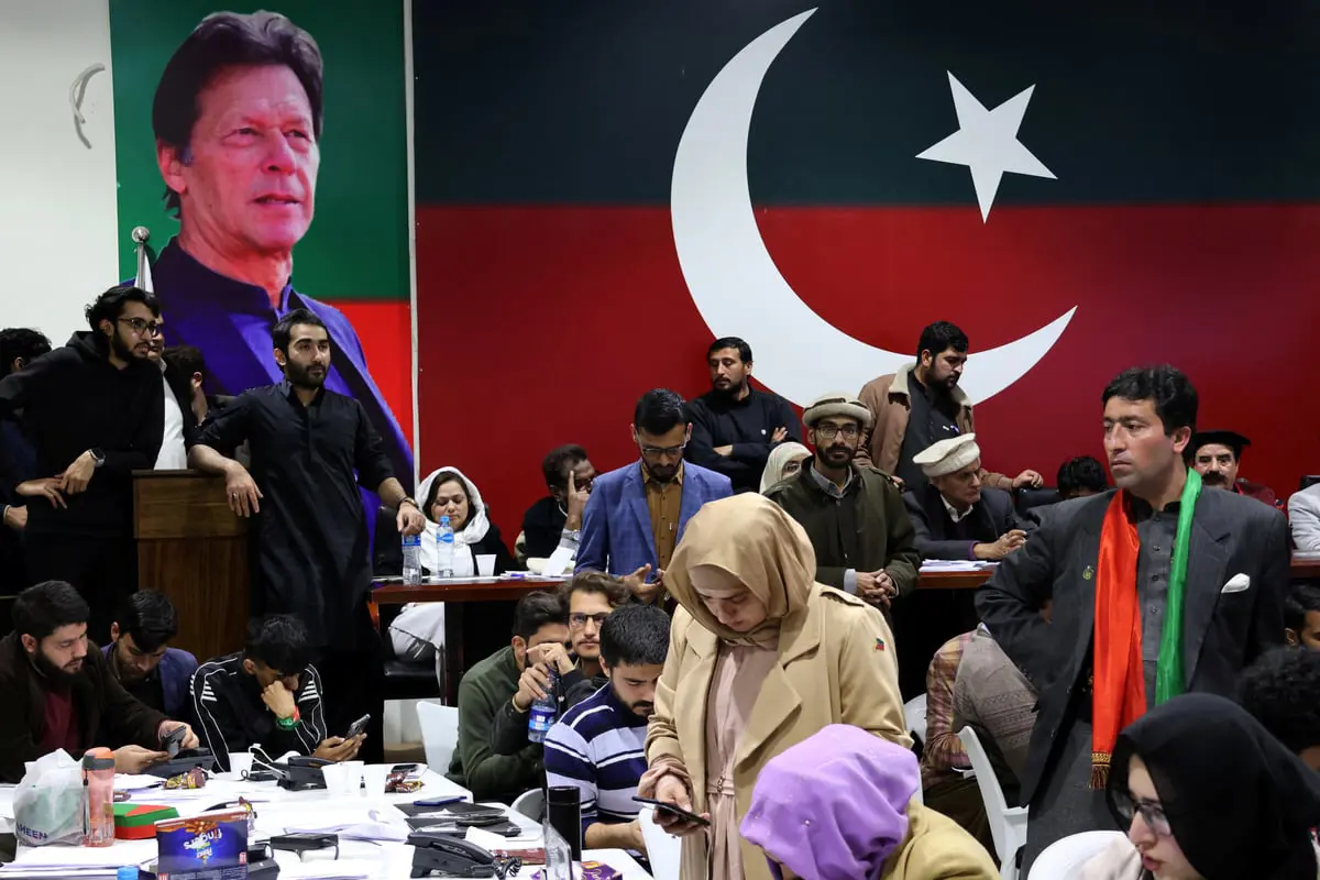 باكستان.. أنصار عمران خان يتصدرون نتائج الانتخابات 
