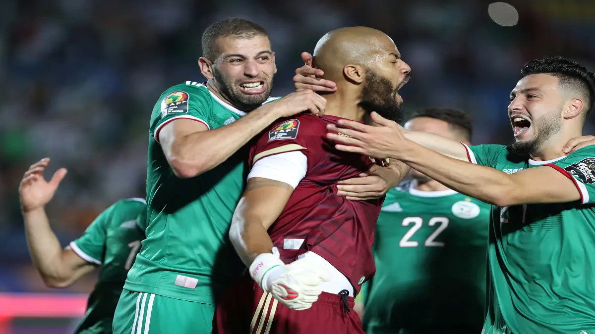 مباراة الجزائر وكوت ديفوار.. شاهد بكاء جمال بلماضي وبغداد بونجاح خلال ركلات الترجيح (فيديو)